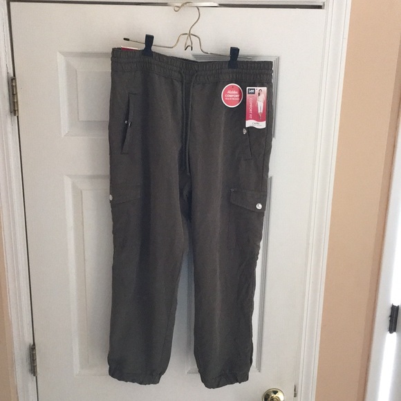 Lee Pants - 🌴Lee nwt comfort fit capris olive green Kohl's 6m